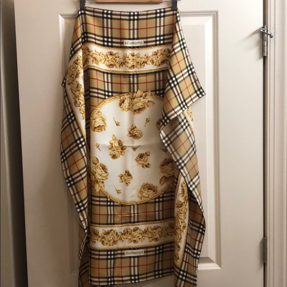 Burberry Scarf - Picture 1 of 3